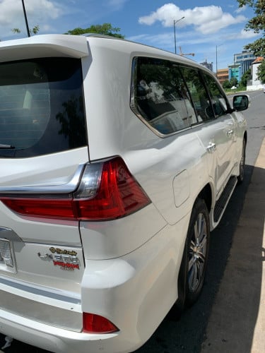 Sale Luxus sport plus LX570 2017 Space Arab