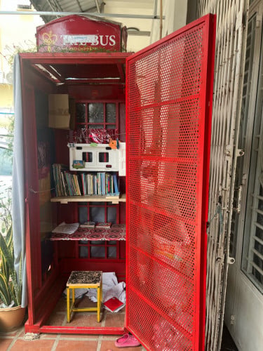 Telephone booth
