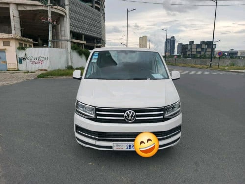Volkswagen Multivan 2019 សាំង ម្ចាស់ដេីម ទិញខ្លាញ់គោ