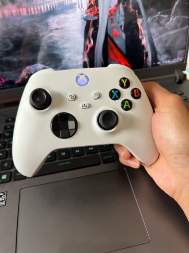 XBOX controller secondhand 96% condition no box no charger