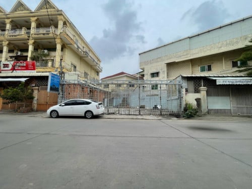 ដីសម្រាប់ជួលនៅជិតរង្វង់មូលផ្សារដើមថ្កូវ