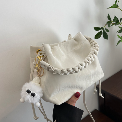 កាបូបយួរដៃ (Crossbody handbag)