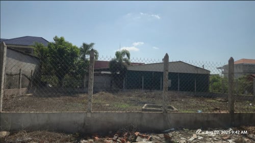 ដីលក់ ឬជួល