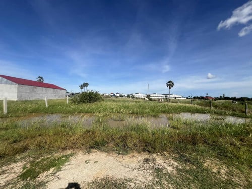 ដីលក់ក្រោមទីផ្សារ