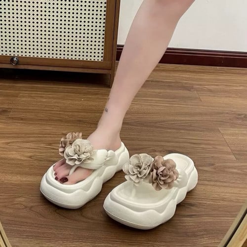 ស្បែកជើងម៉ូតថ្មី