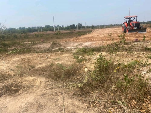 ដីលំហែ តំបន់ត្រាវកុដិ តាមផ្លូវ ទៅព្រលានយន្តហោះថ្មី សៀមរាប