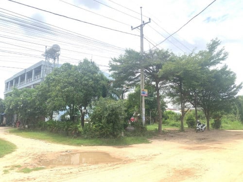 ដីកែងសម្រាប់លក់ភូមិបន្លាស្អិត  សង្កាត់ឃ្មួញ ខណ្ឌ សែនសុខ ភ្នំពេញ