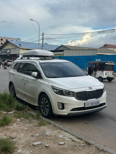 រថយន្តសម្រាប់ជួល8-11កៅអី  ជាថ្ងៃ ជាសប្តាហ៍ ទ្វាអូតូមុខក្រោយ