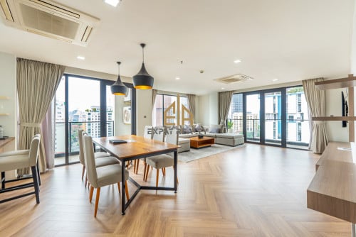 #Just Listed, Luxury 3 Bedroom Serviced Apartment for rent in BKK1!