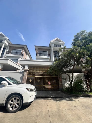 វីឡាភ្លោះសម្រាប់ជួល | Twin villa for rent at Borey Peng Houth boeung snor