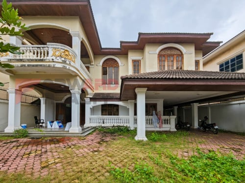 🏡6 Bedrooms Villa available for Rent in Toul Kork area.