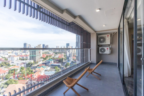 5 Bedroom Penthouse Serviced Apartment For Rent in Toul Kork
