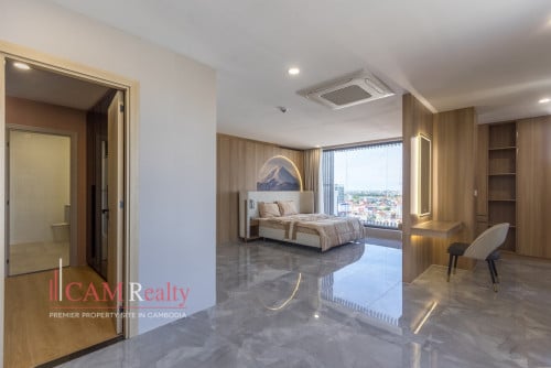 5 Bedroom Penthouse Serviced Apartment For Rent in Toul Kork