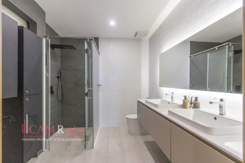 5 Bedroom Penthouse Serviced Apartment For Rent in Toul Kork