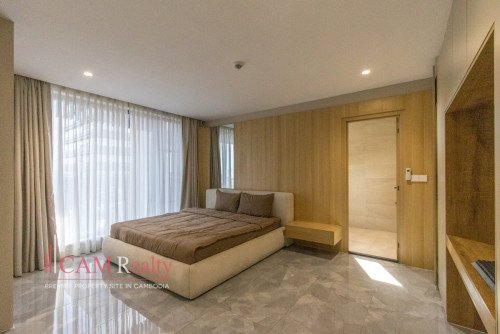 5 Bedroom Penthouse Serviced Apartment For Rent in Toul Kork