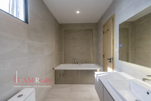 5 Bedroom Penthouse Serviced Apartment For Rent in Toul Kork