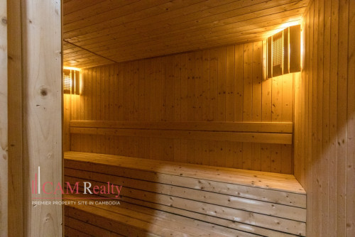 5 Bedroom Penthouse Serviced Apartment For Rent in Toul Kork
