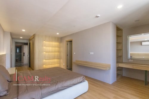 5 Bedroom Penthouse Serviced Apartment For Rent in Toul Kork