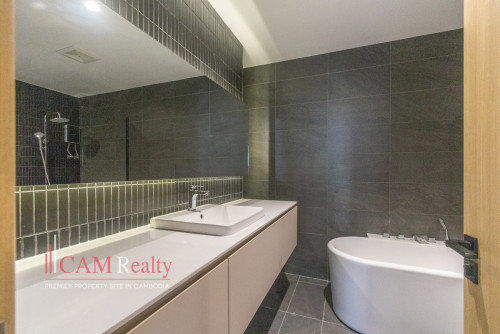 5 Bedroom Penthouse Serviced Apartment For Rent in Toul Kork