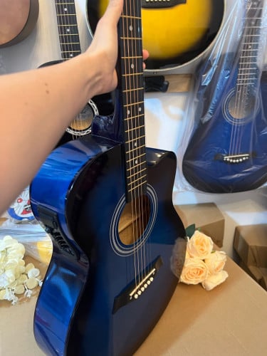 Acoustic guitar 40”