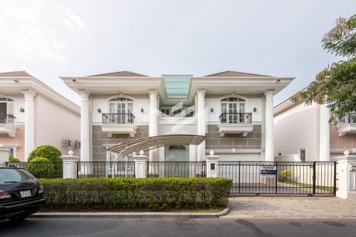 Villa 5 Bedrooms For Rent At Grand Phnom Penh.