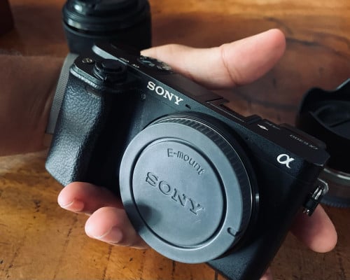 Sony A6300 + Len 50mm F1.8 + 16mm F 2.8