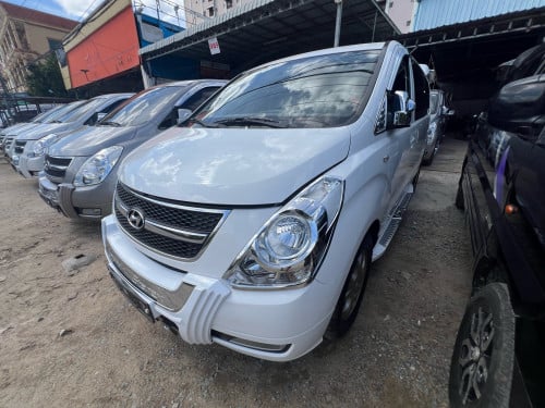 ឡានលក់ Starex 011 CVX half full