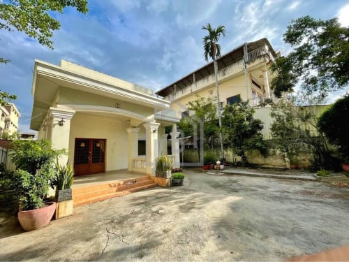 Townhouse 3 Bedrooms for RENT west of Russian Market_Boeng Tompoun