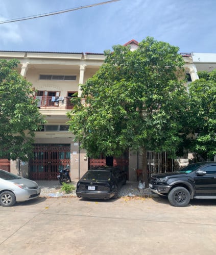 ផ្ទះលក់ មុខពោធិ៍ចិនតុង