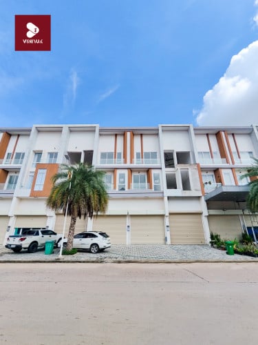 ផ្ទះអាជីវកម្ម (2ល្វែង) សម្រាប់លក់!!