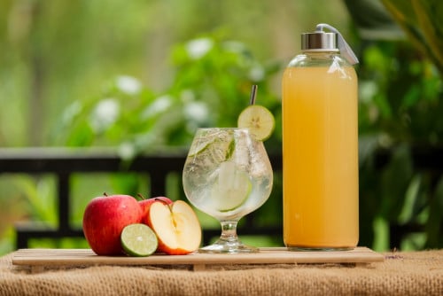 ទឹកខ្មេះប៉ោមសរីរាង្គ Apple cider vinegar