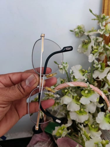 វ៉ែនតា Cartier  original មួយទឹកពីជប៉ុន កញ្ចក់ប្ដូរពណ៌ សម្រាប់លក់ 300$