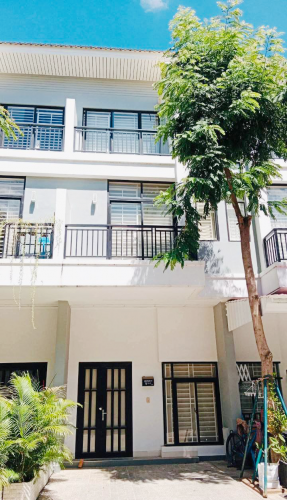 វីឡាកូនកាត់ LV សម្រាប់ជួល | Link Villa LV for Rent