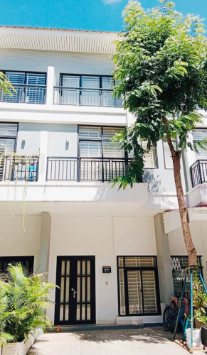 វីឡាកូនកាត់ LV សម្រាប់ជួល | Link Villa LV for Rent