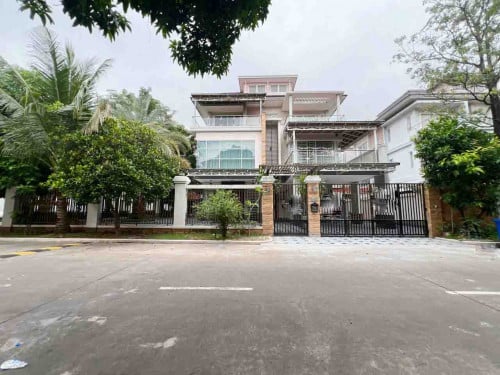 វីឡាឃ្វីសម្រាប់ជួល នៅក្នុងបុរីប៉េងហួតបឹងស្នោរ​ | Queen Villa for Rent in Borey Penghouth Boeung Snor