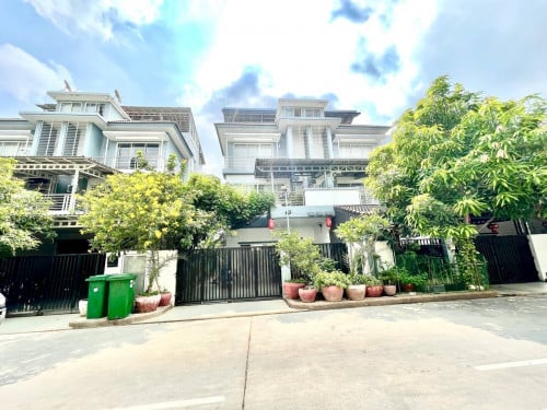 💥វីឡាភ្លោះ លក់បន្ទាន់ខ្លាំង! បុរីប៉េងហួត 598 ក្បែរក្រសួងដែនដី