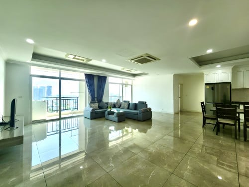 4BR For Rent In BKK1 With Gym& Pool