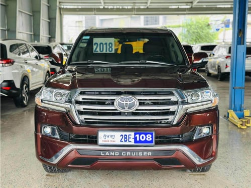 Land Cruiser 2018 VIPFull option V8 សាំង(អារ៉ាប់)ប្រភេទខ្លាញ់គោ
