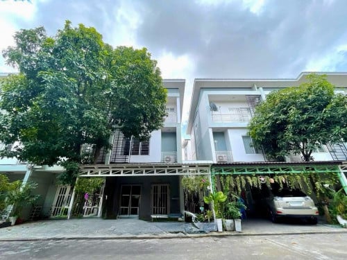 LC2 for Rent at Ph BS ( project Mergarean)