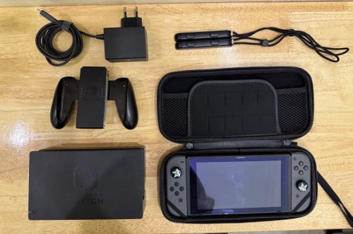 Nintendo Switch V2 128 GBs (Jailbreak) full set