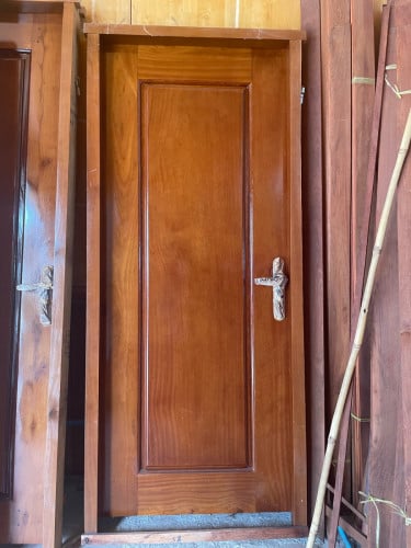 ទ្វាឈើគ្រោងនិងសន្លិកផ្ចិកទាំងពីរទំហំ2m×0.8mអាចមកមើលផ្ទាល់បាន