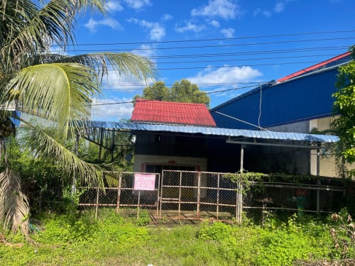 ផ្ទះលក់ឬជួល ផ្លូវភ្នំពេញ ទល់មុខស្រាបៀរហនុមាន