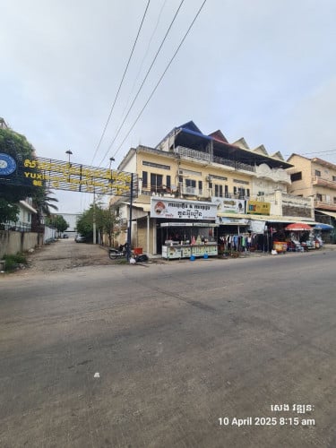 ផ្ទះអាជីវកម្មលក់ (កែង)ផ្លូវបេតុងមុខឧទ្យាចំការព្រីង សង្កាត់គោកឃ្លាង ខណ្ឌសែនសុខ