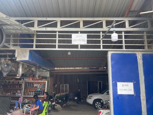 ផ្ទះលក់នៅលេីផ្លូវរថភ្លេីងថ្មីជិតផ្សារក្រមួននៅខណ្ឌឫស្សីកែវ(ចរចា)