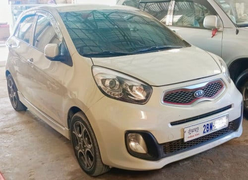 ឡានគាម៉នីងពណ៌សទឹកដោះគោ ឆ្នាំ 012ប្រភេទ F-Sports Full Option​ (F-Sports Full Option​Kia Morning Car)