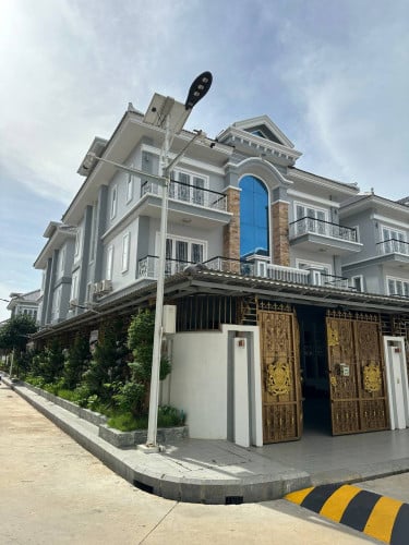 វីឡាភ្លោះ1គូរទំលាយចូលគ្នាសម្រាប់ជួល នៅក្នុងបុរីវិមានភ្នំពេញ គម្រោងទី10