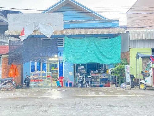 ផ្ទះលក់បន្ទាន់ជិតផ្សារទំនប់រលក180000$ចចារ