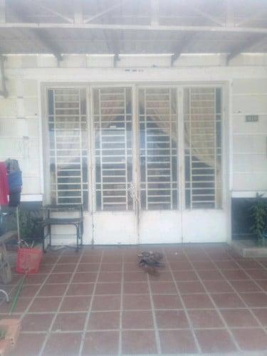 ផ្ទះលក់នៅជិតវត្តតាភេនជាប់ថ្នល់ធំលក់4$$$$ /0765550978