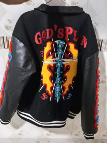 លក់អាវបុរសមួយទឹកស្អាតទើបទិញតែអត់ស្រឡាញ់តម្លៃដើម55$