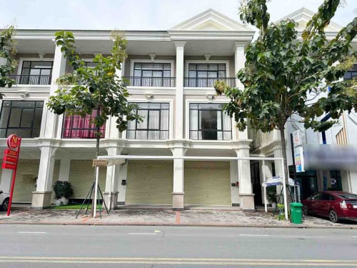 ផ្ទះអាជីវកម្ម Capital 1 សម្រាប់ជួលនៅក្នុងបុរីប៉េងហួត បឹងស្នោរ